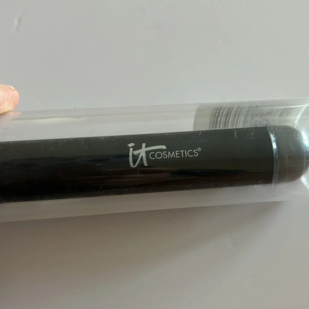IT COSMETICS Heavenly Luxe Complexion Master Brush #16